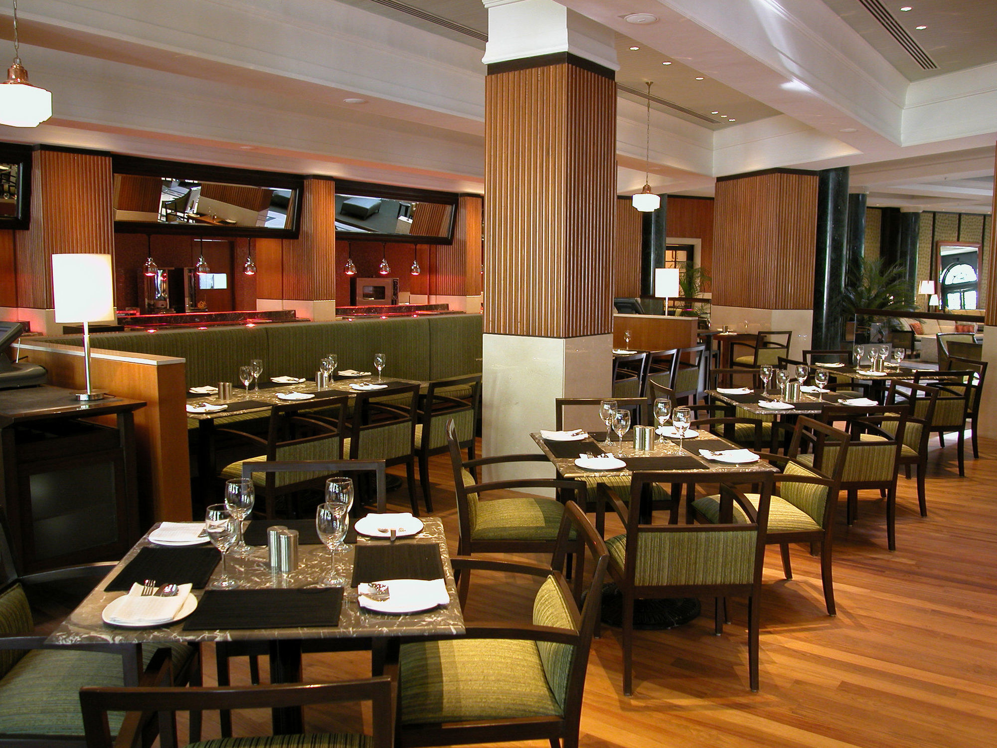 Taj West End Otel Bangalore Restoran fotoğraf